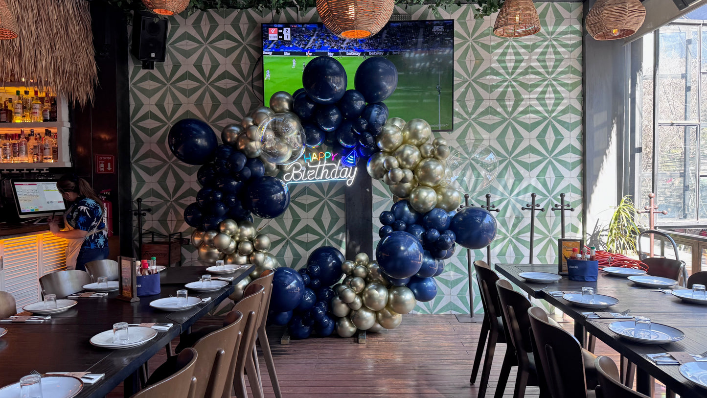 CIRCULO CON GLOBOS AZUL Y ORO