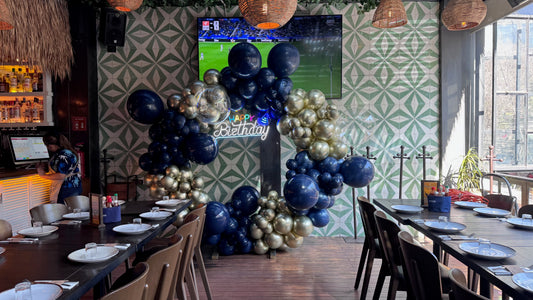 CIRCULO CON GLOBOS AZUL Y ORO